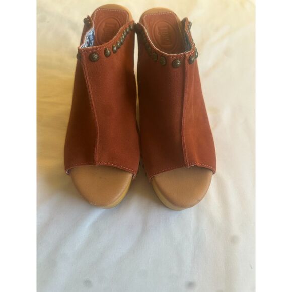 DINGO Peace N Love Boho Studded Suede Wooden Clogs Sz 9.5 - Picture 7 of 16